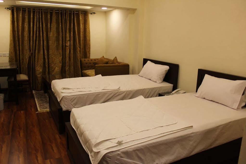 Hotel Diplomat Islamabad Exterior photo