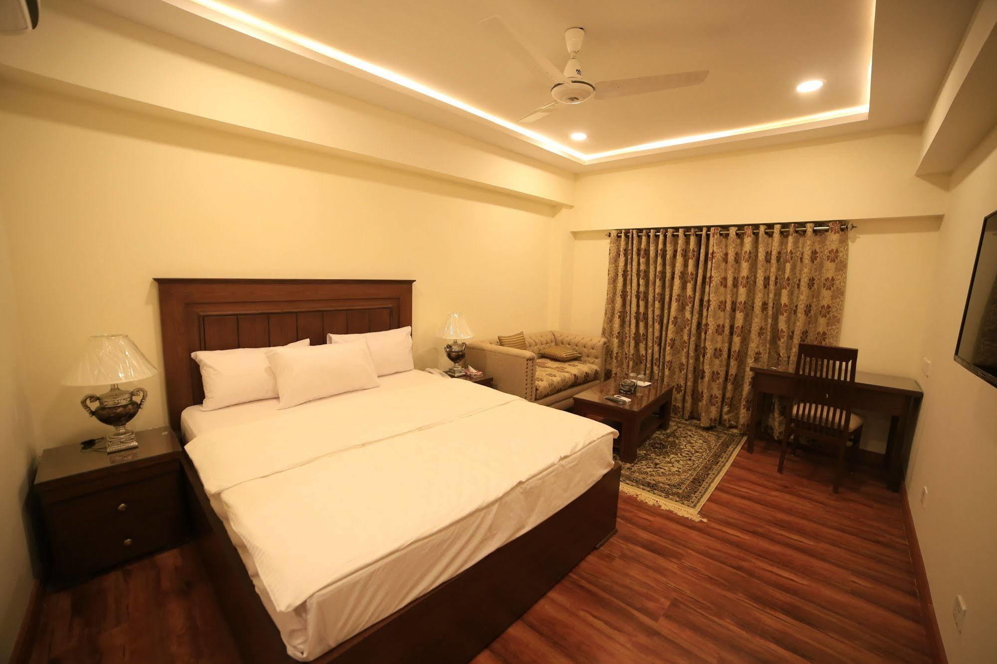 Hotel Diplomat Islamabad Exterior photo