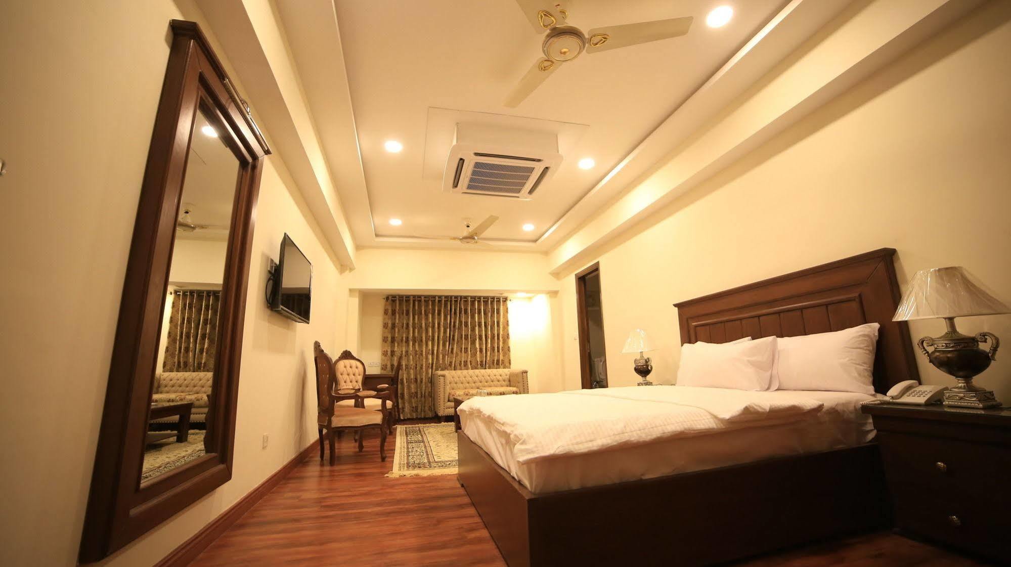 Hotel Diplomat Islamabad Exterior photo